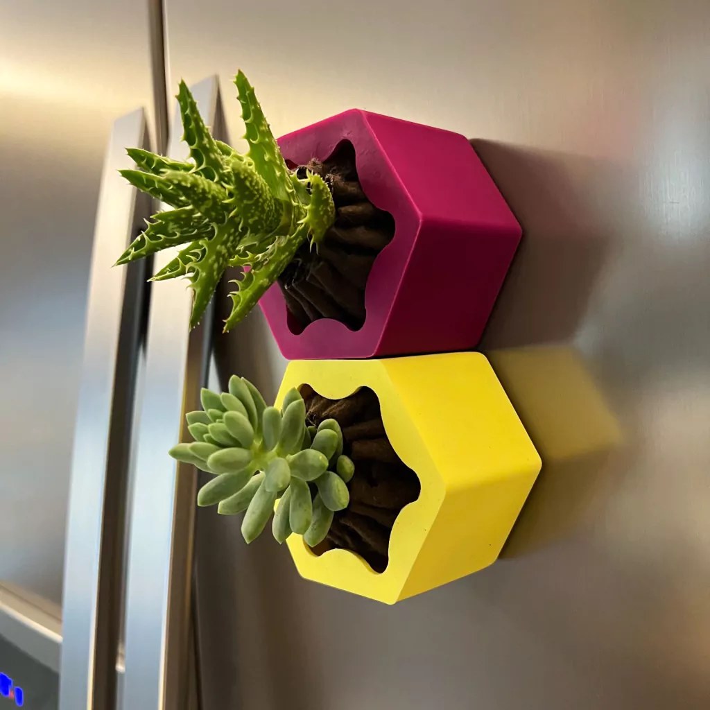 Vasos magenta e amarelo Plantinha de Geladeira na porta da geladeira inox